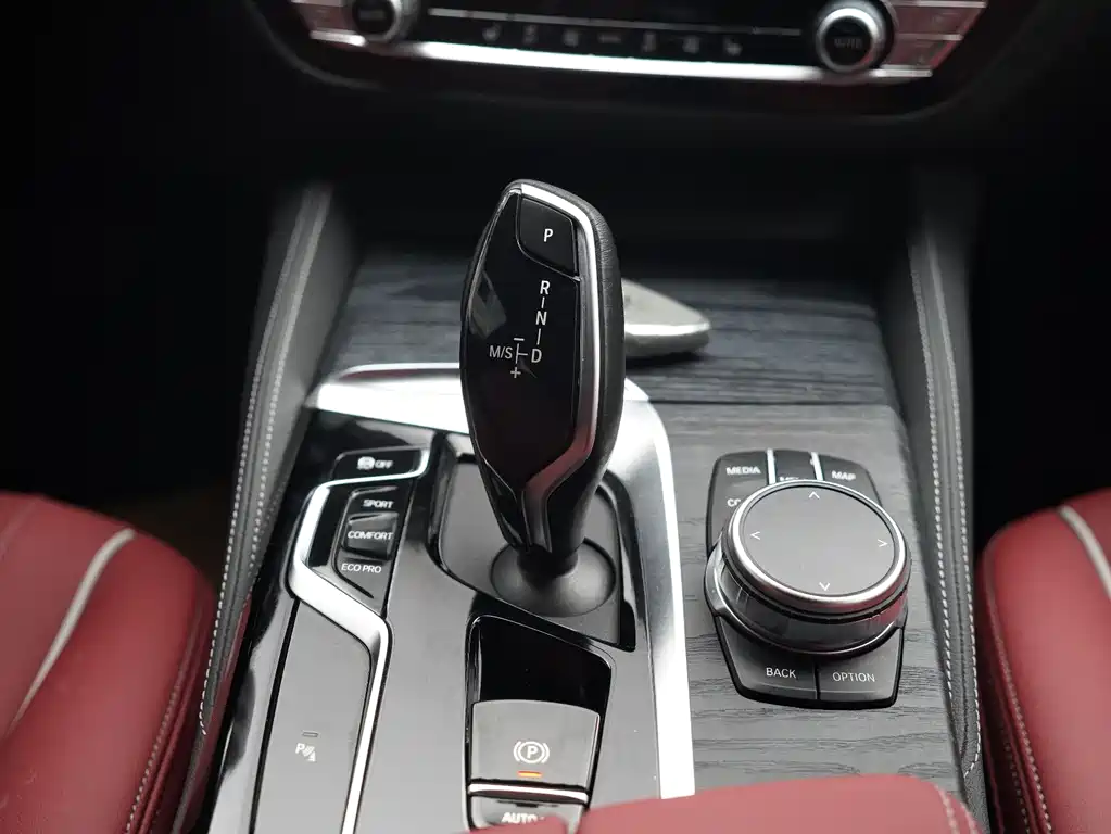BMW 5 Series 2023 facelift 530Li leading M sports package купить на сайте DeffCars