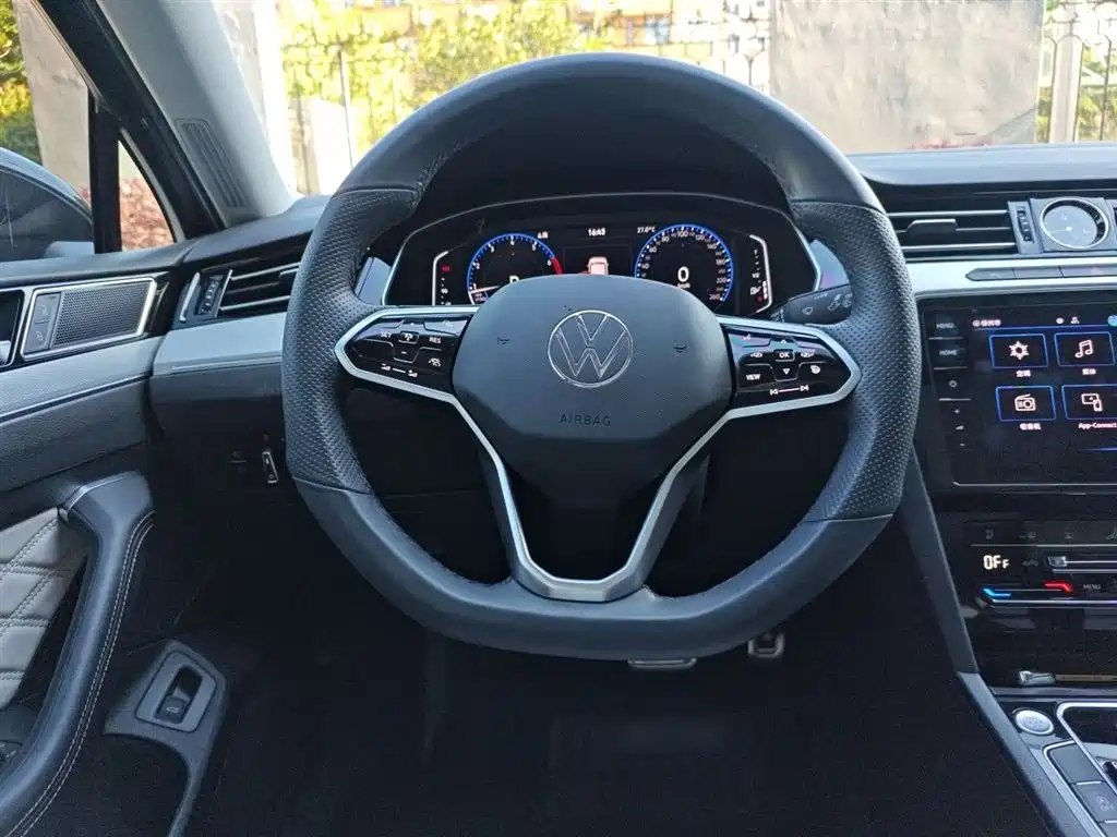Magotan 2023 2 million commemorative edition 330TSI DSG luxury model купить на сайте DeffCars