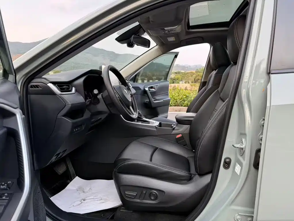 RAV4 Rongfang 2020 2.0L CVT two-wheel drive fashion version купить на сайте DeffCars