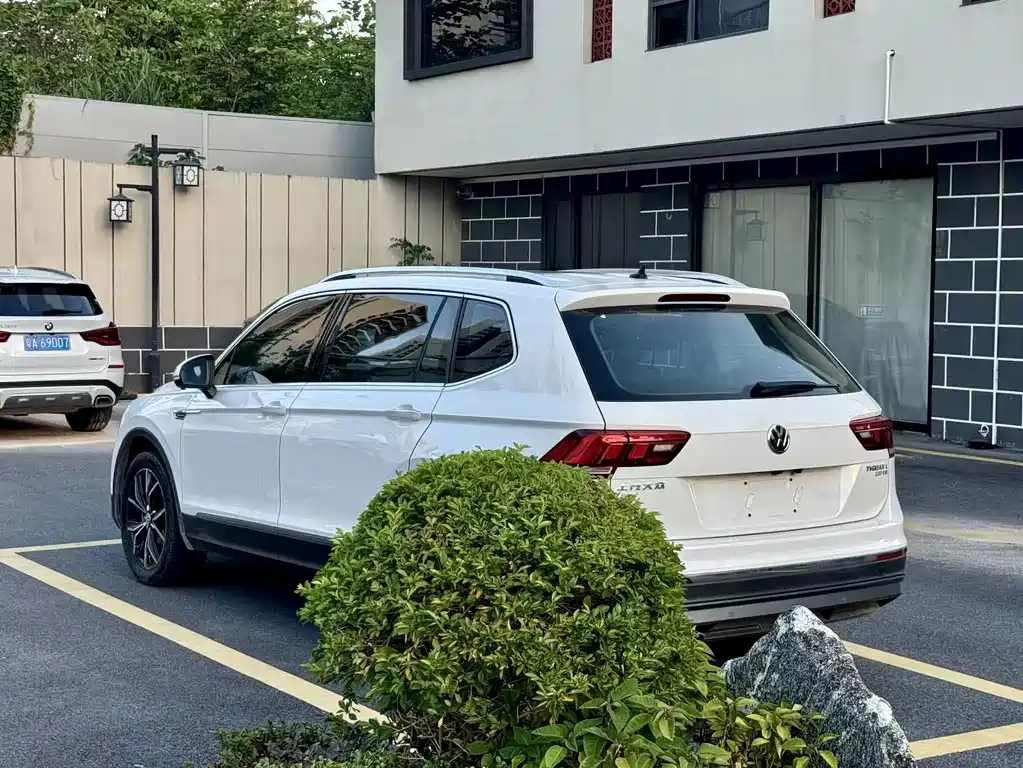 Tiguan L 2019 330TSI automatic two-wheel drive smart luxury version National VI купить на сайте DeffCars