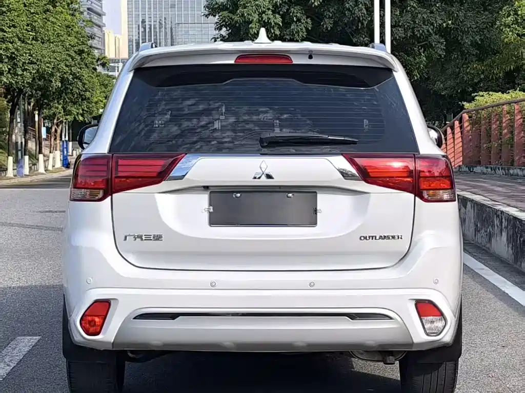Outlander 2021 2.4L four-wheel drive exclusive version 7 seats купить на сайте DeffCars
