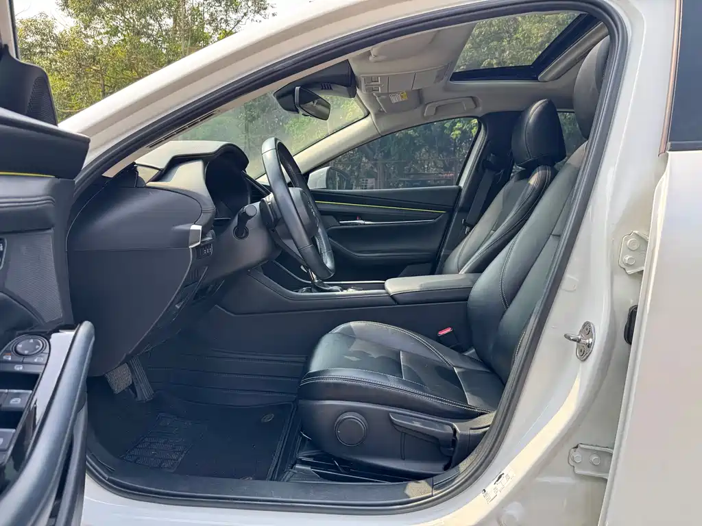 Mazda3 Angkesela 2021 2.0L Automatic Premium Edition купить на сайте DeffCars