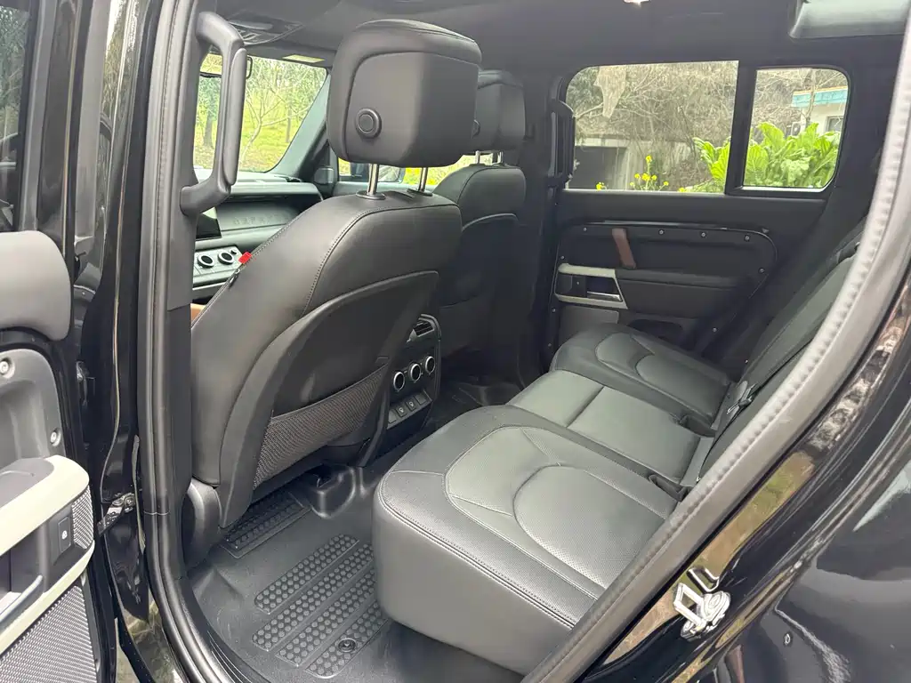 Land Rover Defender 2024 110 3.0T P400 X-DYNAMIC HSE купить на сайте DeffCars