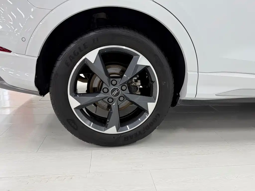 Audi Q3 2022 35 TFSI Fashionable and Dynamic купить на сайте DeffCars
