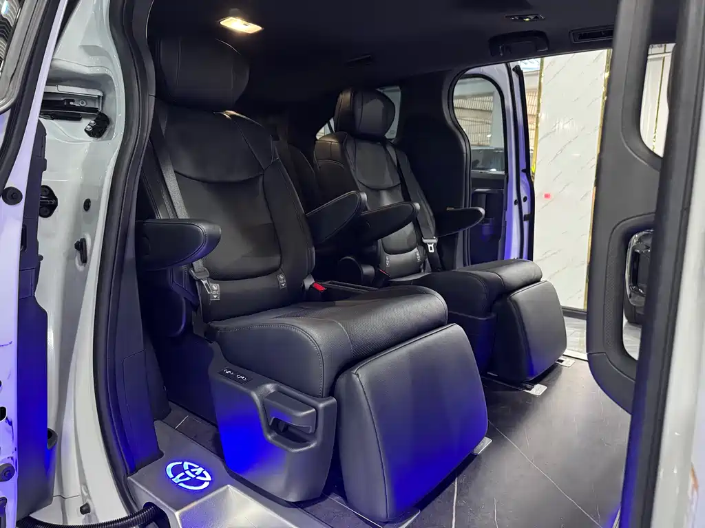 SIENNA 2024 2.5L Hybrid Premium Edition купить на сайте DeffCars
