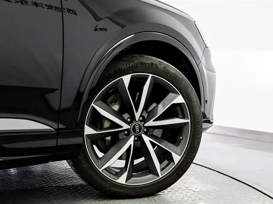 Audi Q7 2023 55 TFSI quattro S line sports купить на сайте DeffCars