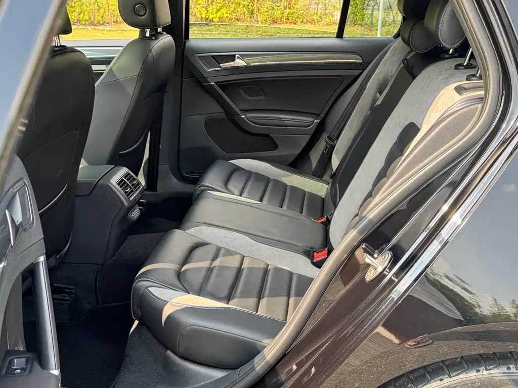 Golf 2020 Beloved Edition 280TSI DSG R-Line купить на сайте DeffCars