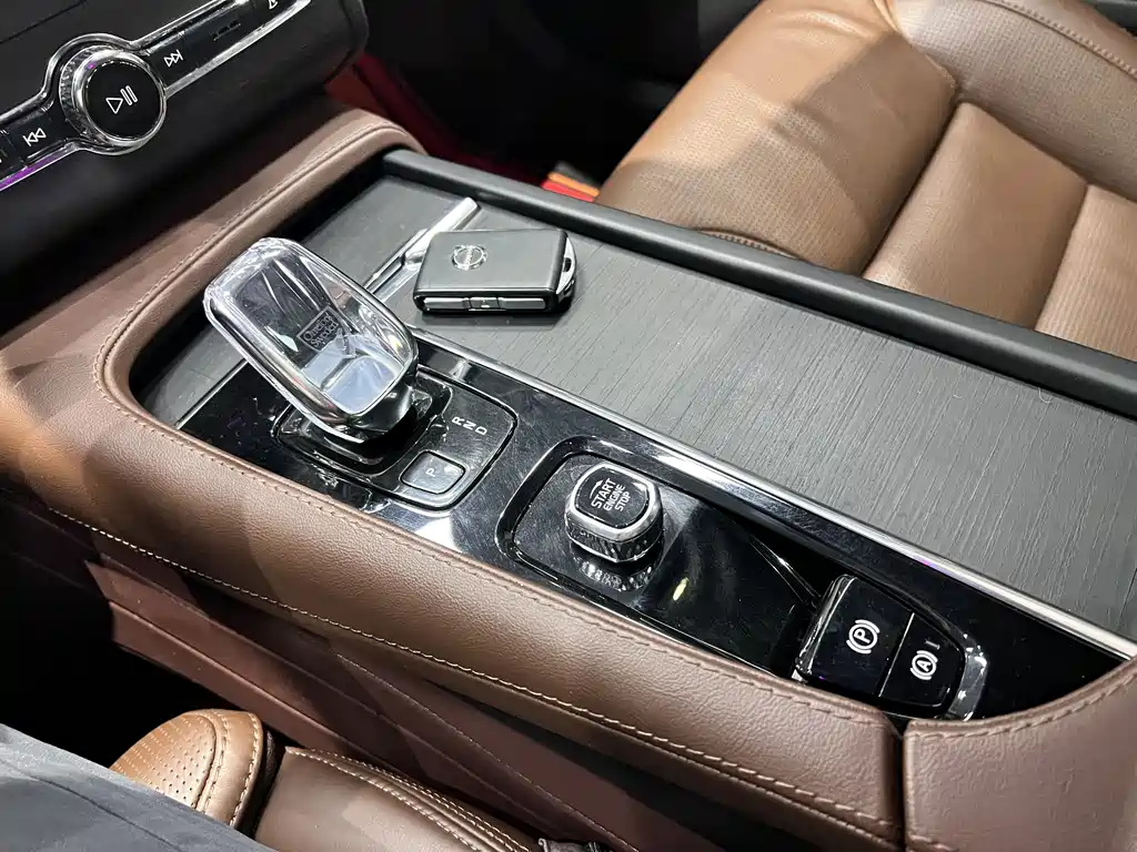 Volvo XC90 plug-in hybrid 2022 E-drive hybrid T8 Zhizun Deluxe Edition 7 seats купить на сайте DeffCars