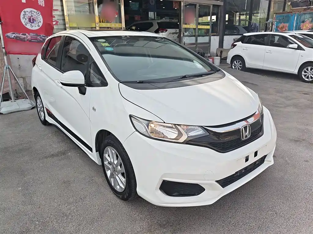 Fit 2018 1.5L CVT Comfort Sunroof Edition купить на сайте DeffCars