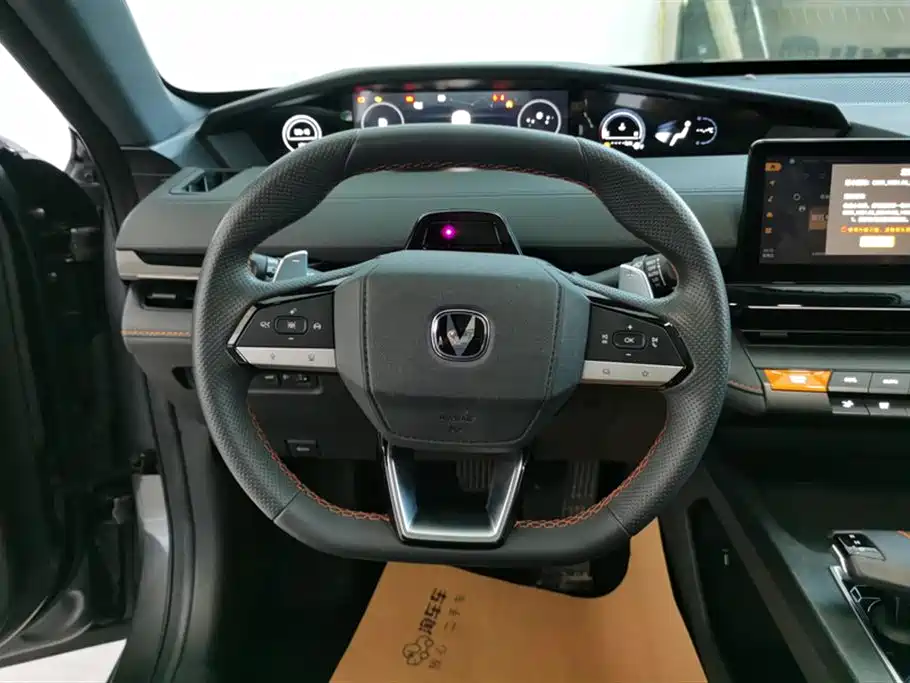 Changan UNI-V 2023 1.5T premium model купить на сайте DeffCars