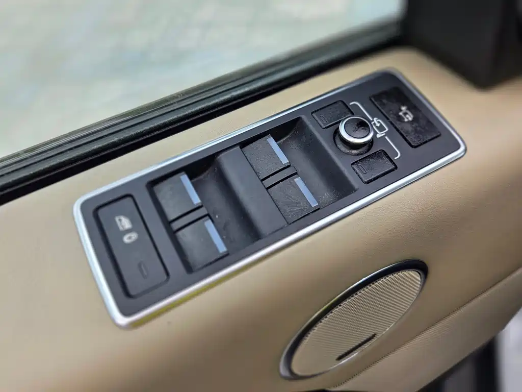 Range Rover 2015 3.0 SC V6 Vogue SE Genesis Extended Edition купить на сайте DeffCars