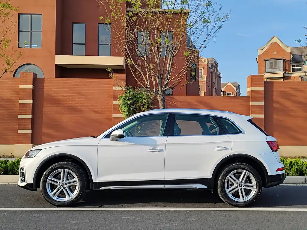 Audi Q5L 2023 40T Fashionable and Elegant Model купить на сайте DeffCars