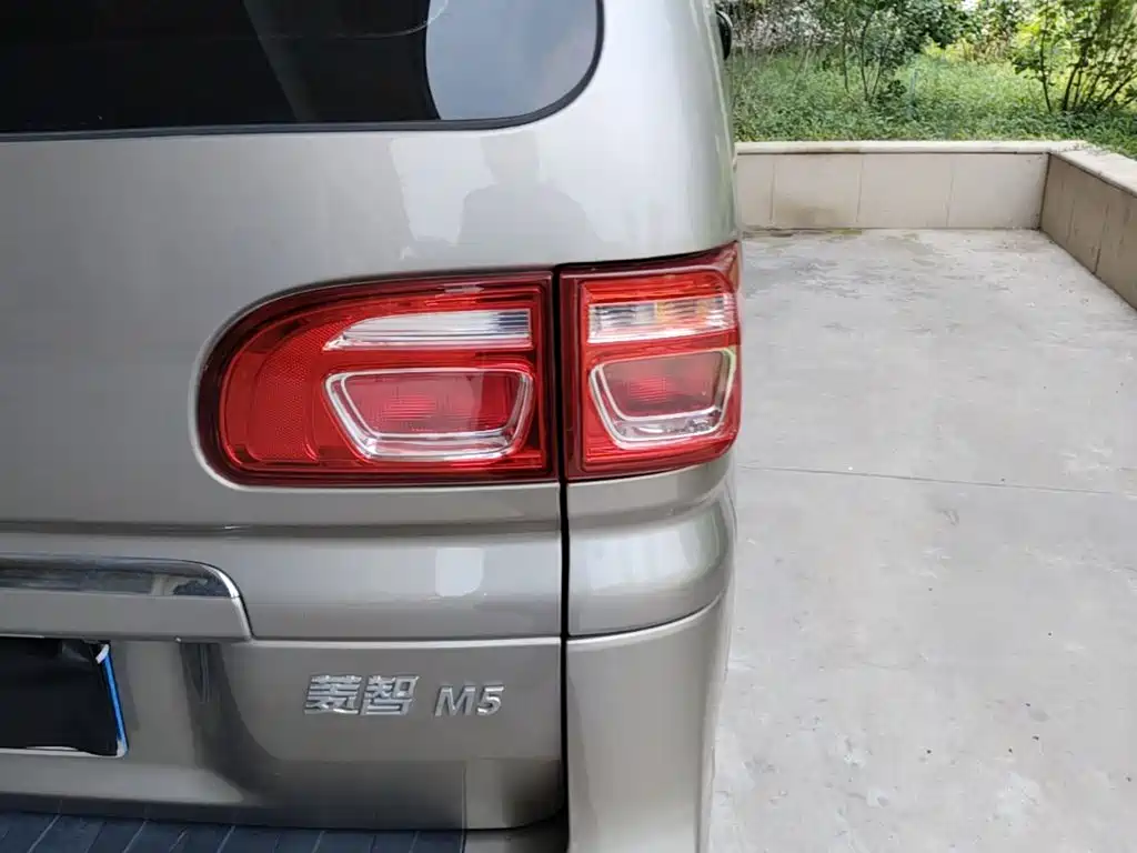 Lingzhi 2023 M5L 1.6L Basic 7-seater купить на сайте DeffCars