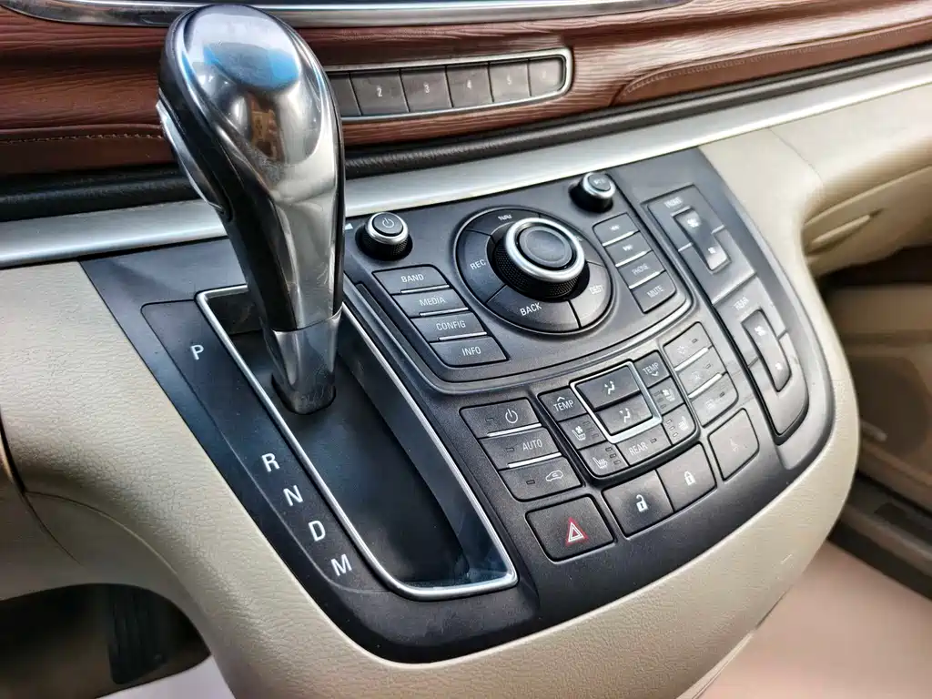 Buick GL8 2014 3.0L XT luxury business flagship version купить на сайте DeffCars