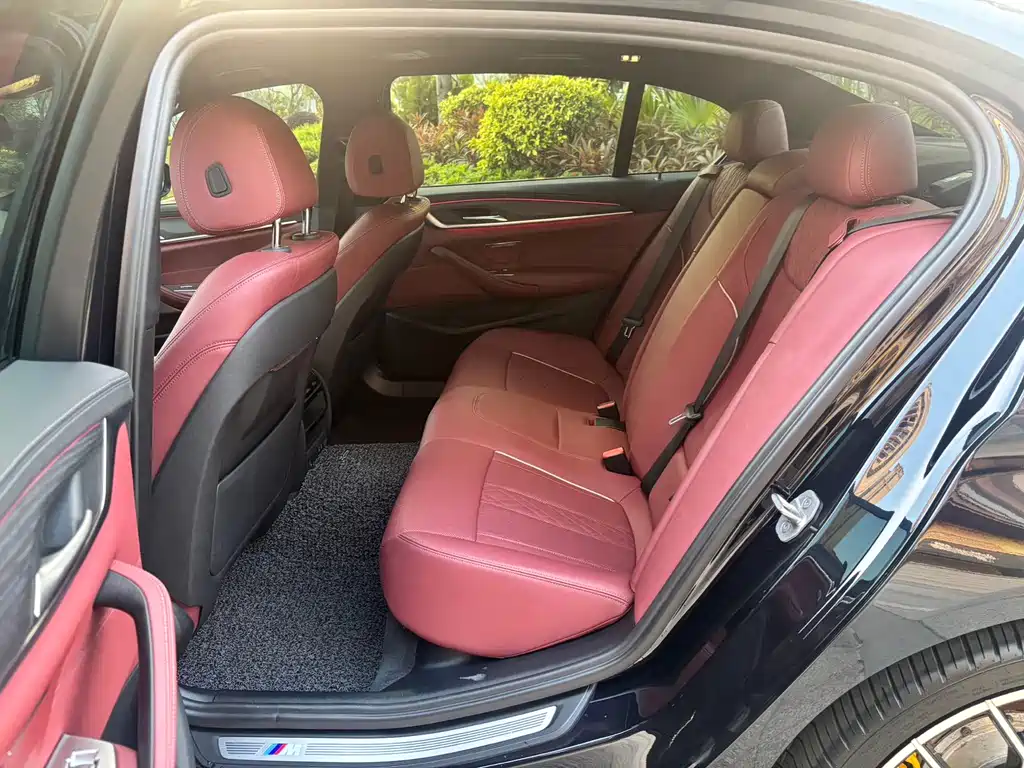 BMW 5 Series 2022 530Li Leading M Sports Package купить на сайте DeffCars