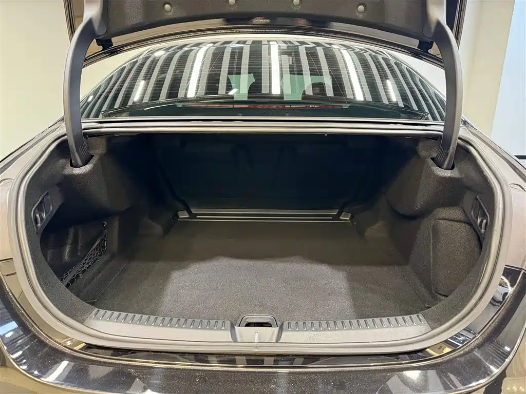 Mercedes-Benz E-Class 2024 E 300 L Luxury Model купить на сайте DeffCars