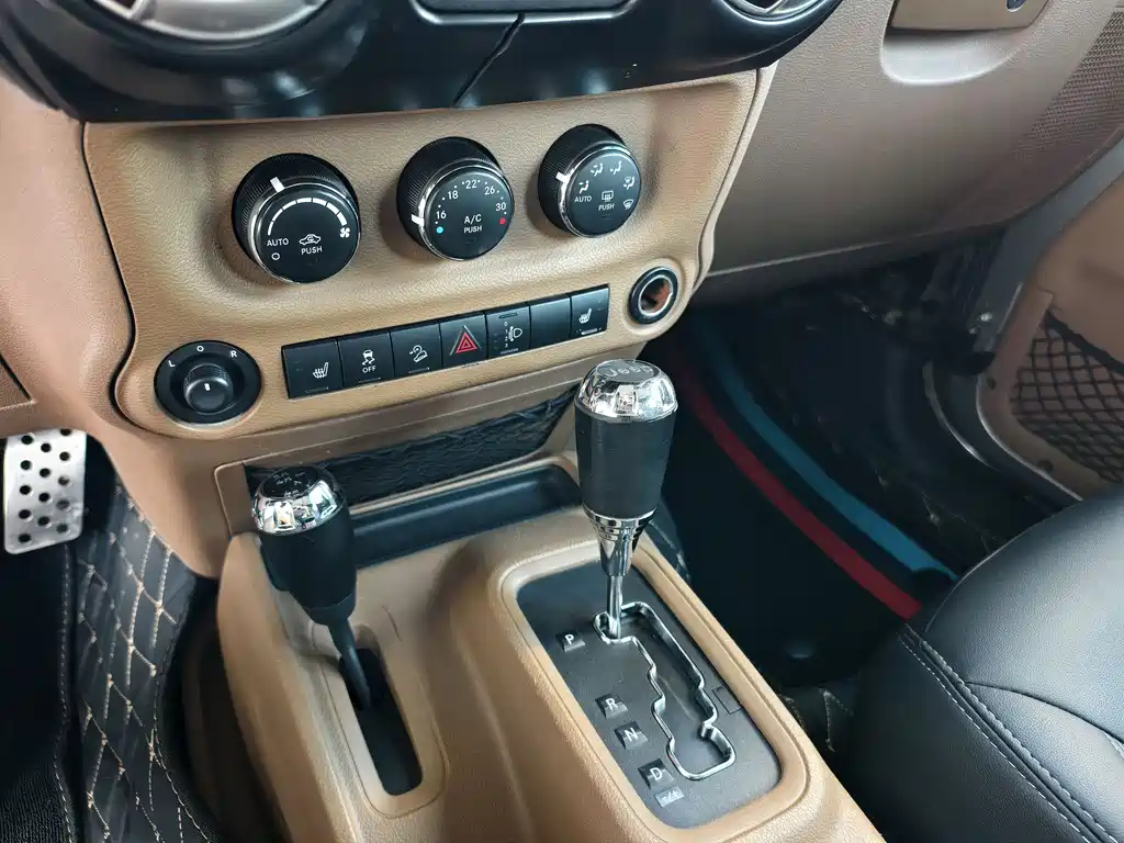 Wrangler 2013 3.6L Rubicon four-door version купить на сайте DeffCars