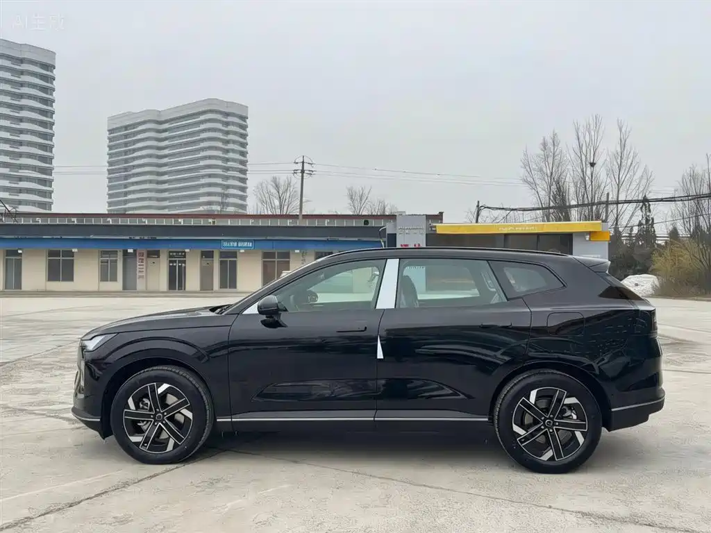 Volvo XC70 plug-in hybrid 2026 model 2WD long range Core купить на сайте DeffCars