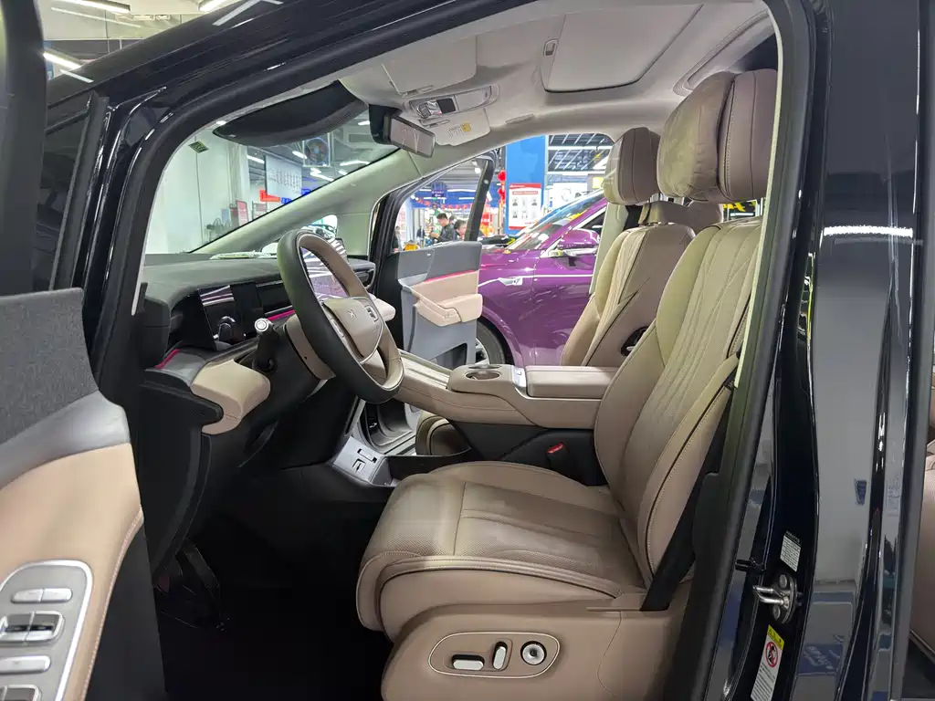 Xpeng X9 2024 702 Super Long Battery Life Pro купить на сайте DeffCars