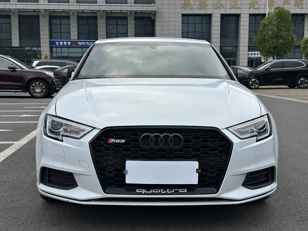 Audi A3 2018 30th Anniversary Limousine 35 TFSI Fashion купить на сайте DeffCars