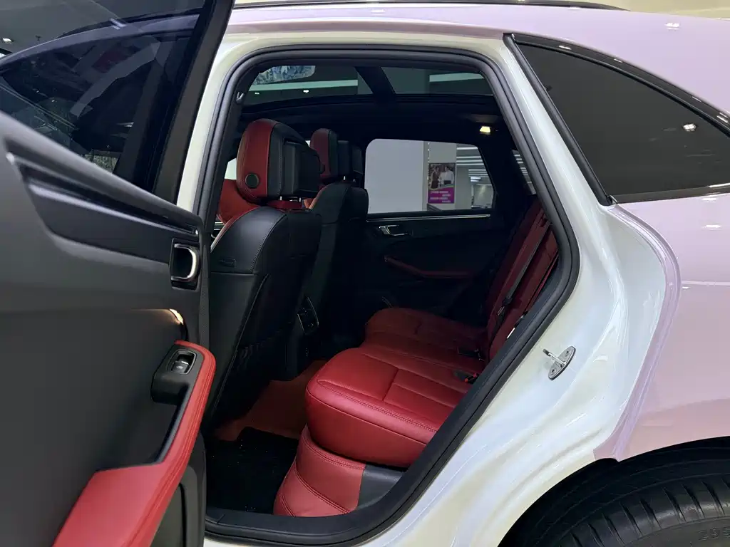 Macan 2025 Macan 2.0T Dream Edition купить на сайте DeffCars