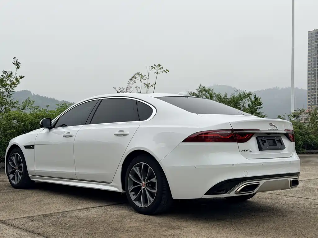 Jaguar XFL 2022 XFL 2.0T P250 two-wheel drive elite sports version купить на сайте DeffCars