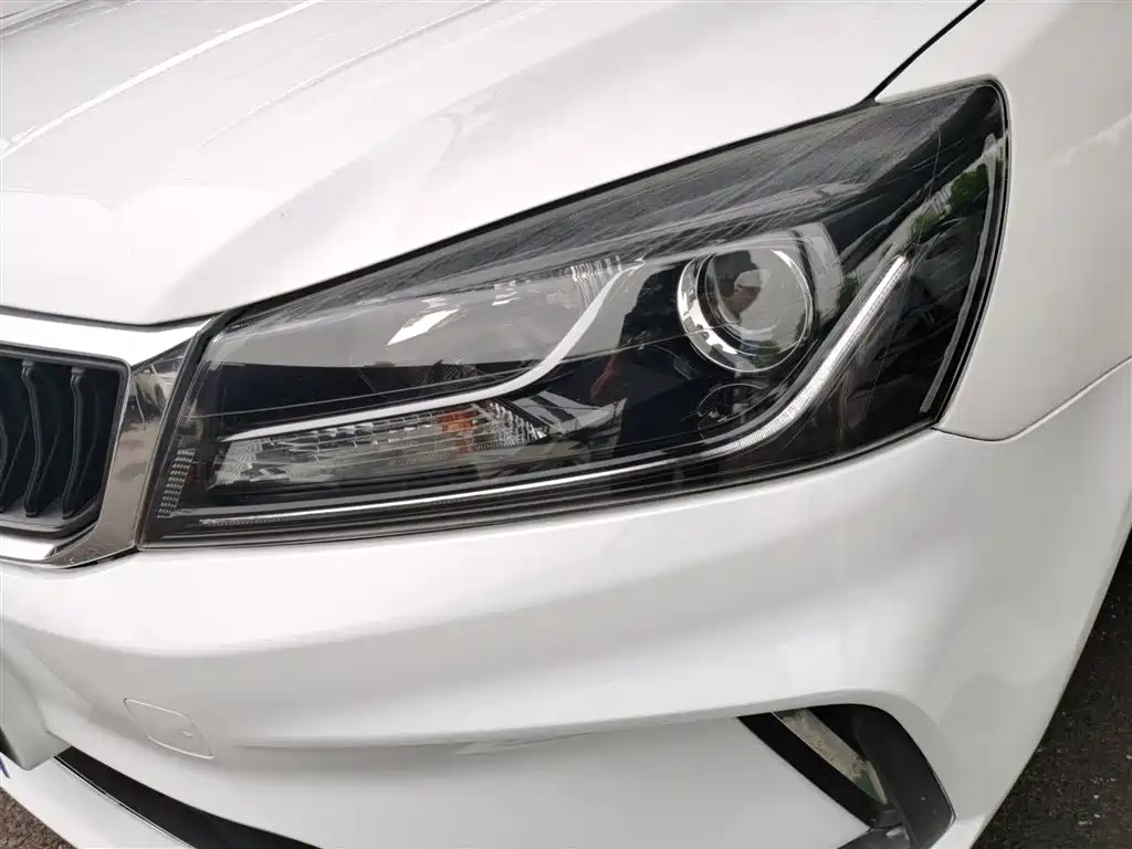 Emgrand 2020 1.5L CVT luxury model купить на сайте DeffCars