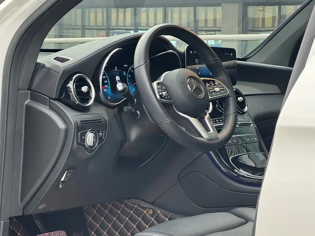 Mercedes-Benz GLC Coupe 2021 GLC 260 4MATIC Coupe SUV купить на сайте DeffCars