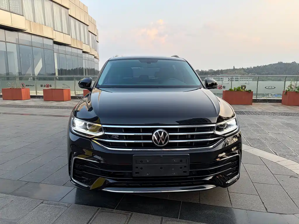 Tiguan L 2024 330TSI automatic two-wheel drive R-Line version купить на сайте DeffCars