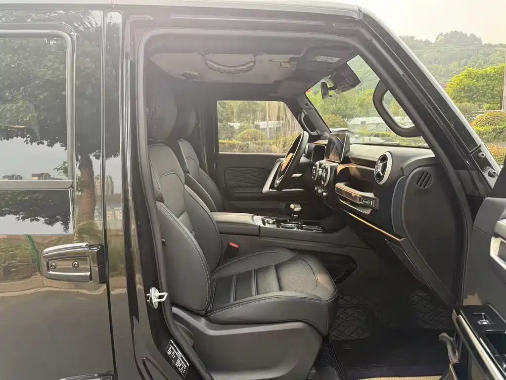 Beijing off-road BJ40 2023 2.0T automatic four-wheel drive city hunter version knight type купить на сайте DeffCars