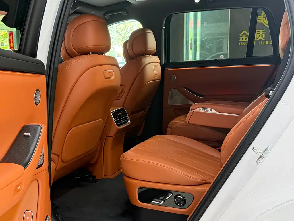 Wenjie M7 2026 extended range Ultra four-wheel drive version 6 seats 192 line lidar) купить на сайте DeffCars