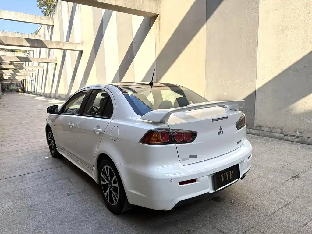 Wingshen 2016 1.8L CVT black and white replica купить на сайте DeffCars