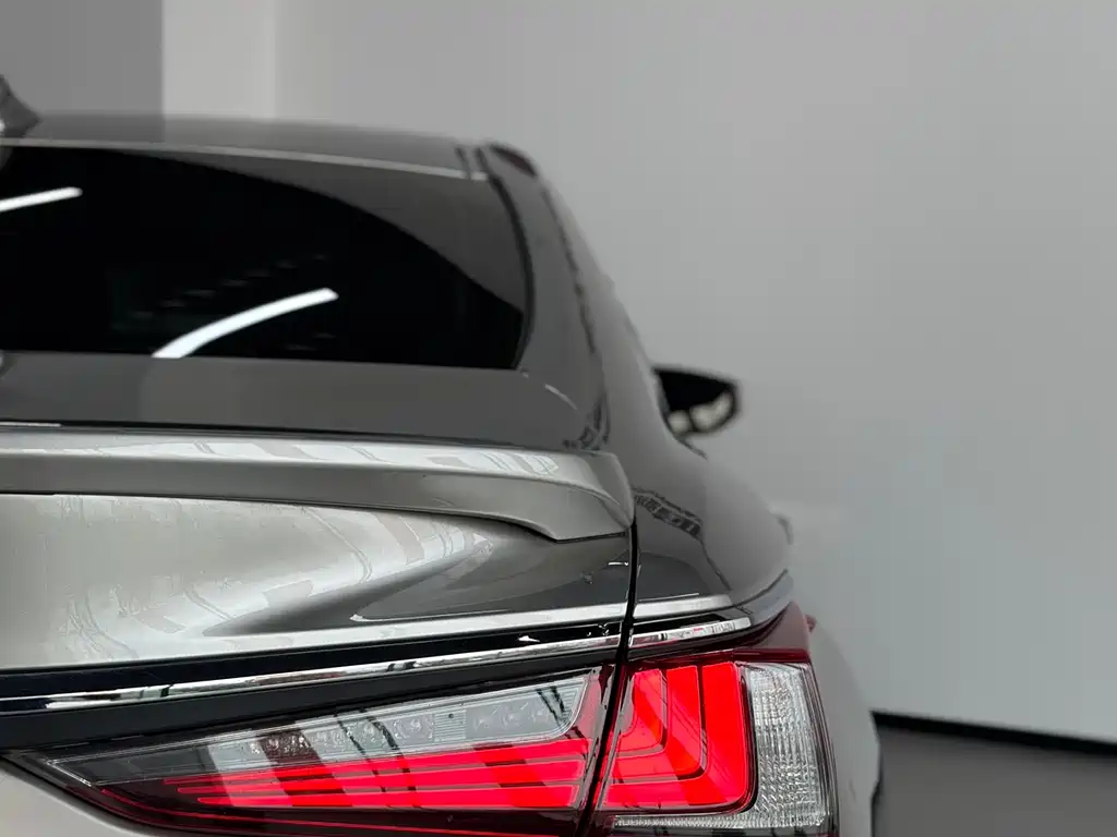 Lexus ES 2022 300h Excellence Edition купить на сайте DeffCars