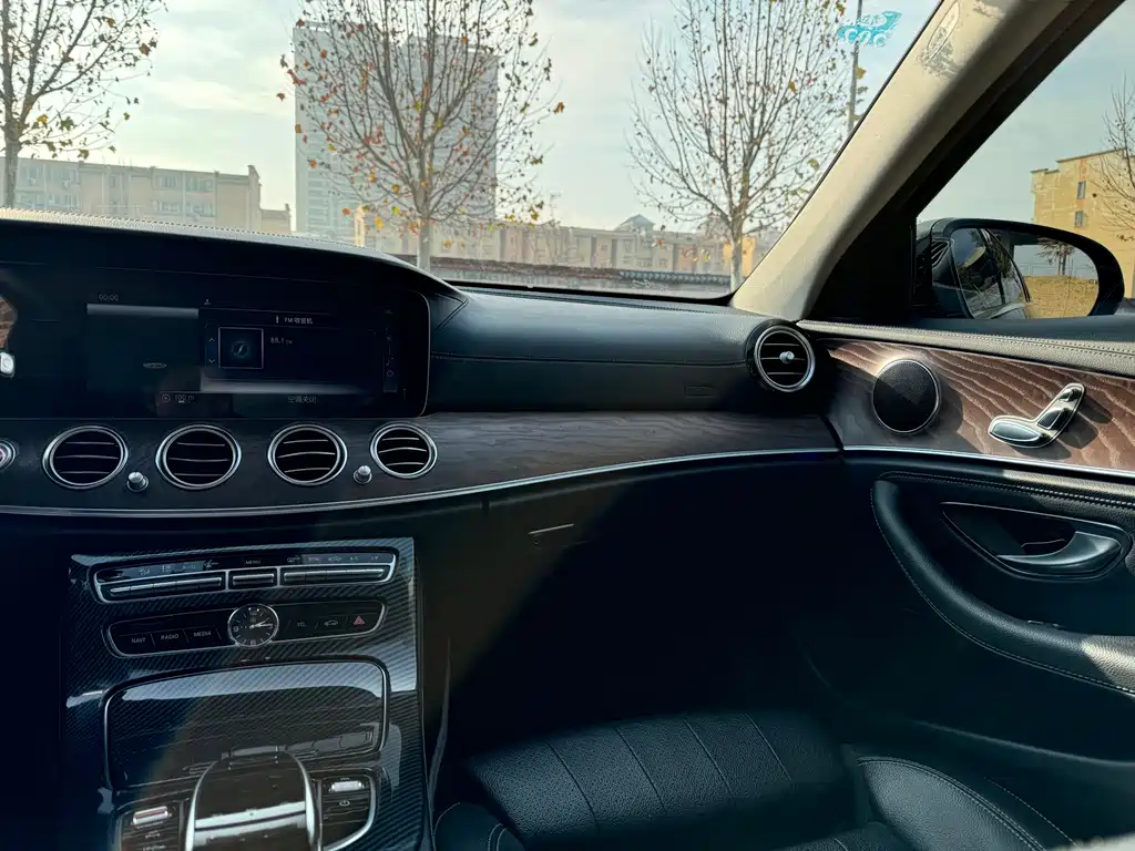 Mercedes-Benz E-Class 2016 E 200 L купить на сайте DeffCars