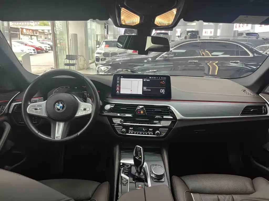 BMW 5 Series 2022 Facelift Three 530Li Exclusive M Sports Package купить на сайте DeffCars