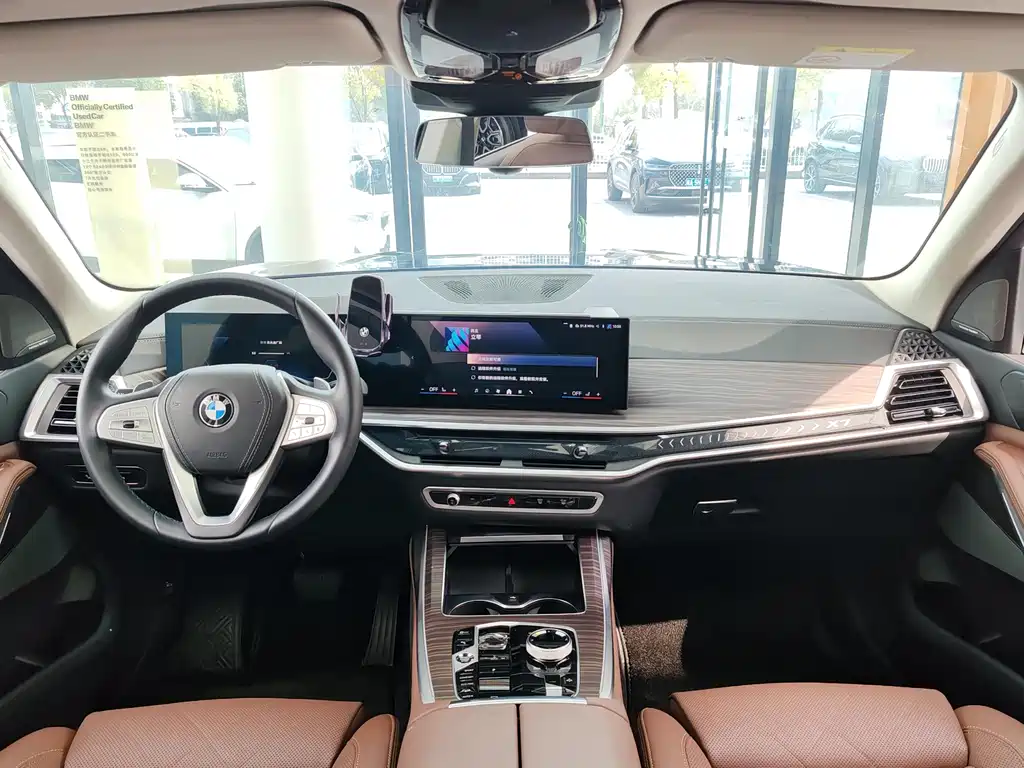 BMW X7 2024 xDrive40i Leading Luxury Package купить на сайте DeffCars