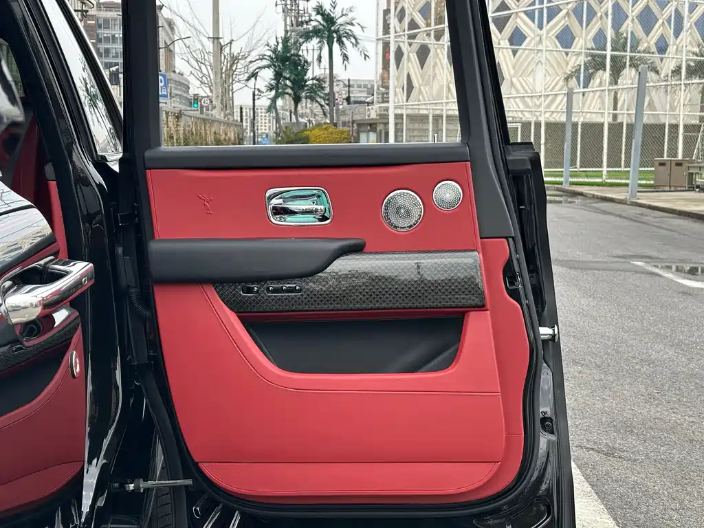 Cullinan 2018 four-seat version купить на сайте DeffCars