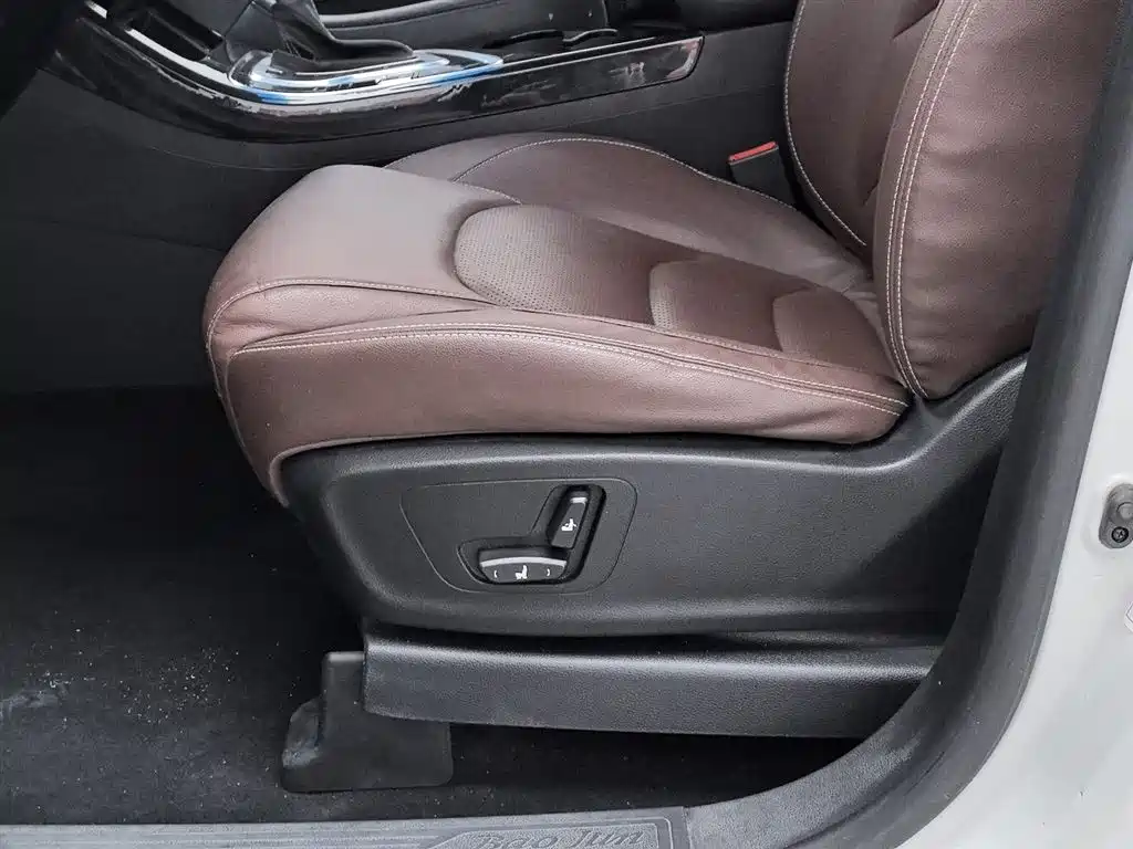 Baojun 560 2017 1.5T DCT exclusive model купить на сайте DeffCars