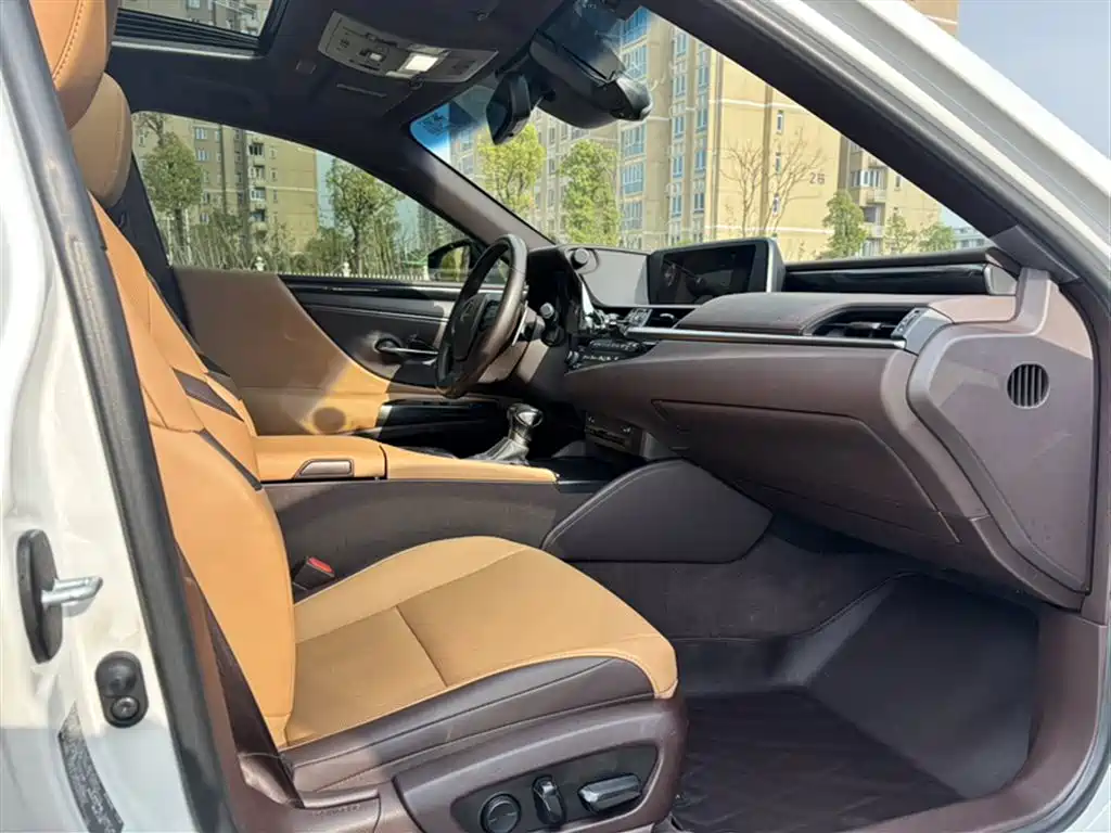 Lexus ES 2020 260 Excellence Edition купить на сайте DeffCars