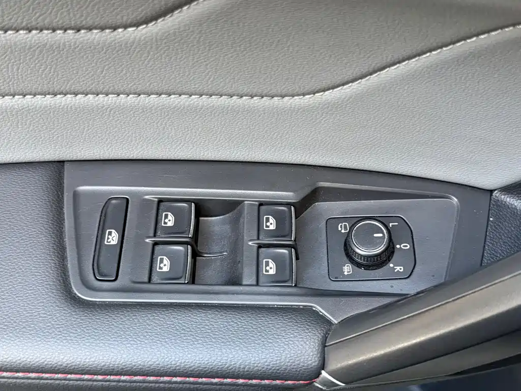 Tiguan L 2022 330TSI automatic two-wheel drive R-Line flagship version купить на сайте DeffCars