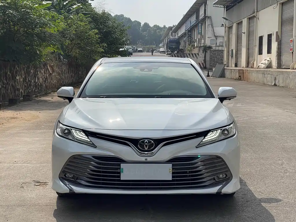 Camry 2018 2.5G Deluxe Edition купить на сайте DeffCars