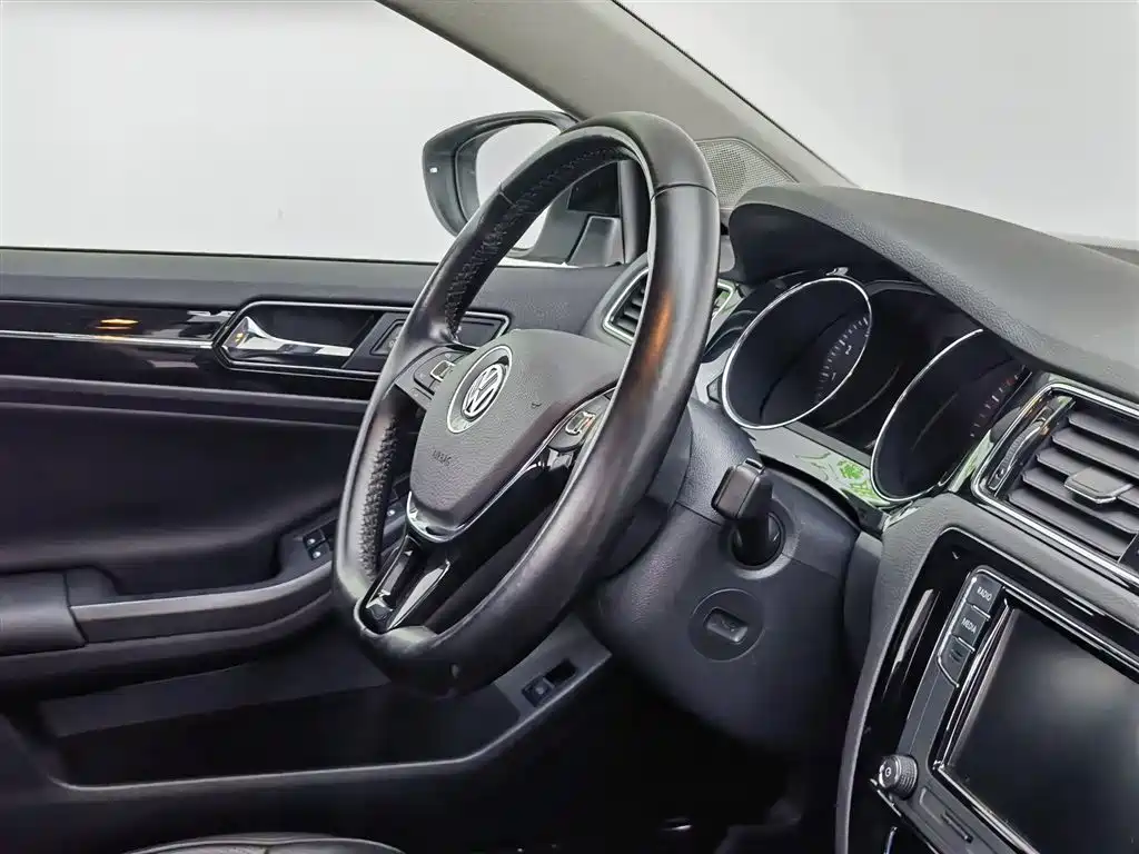 Sagitar 2018 280TSI DSG luxury model купить на сайте DeffCars