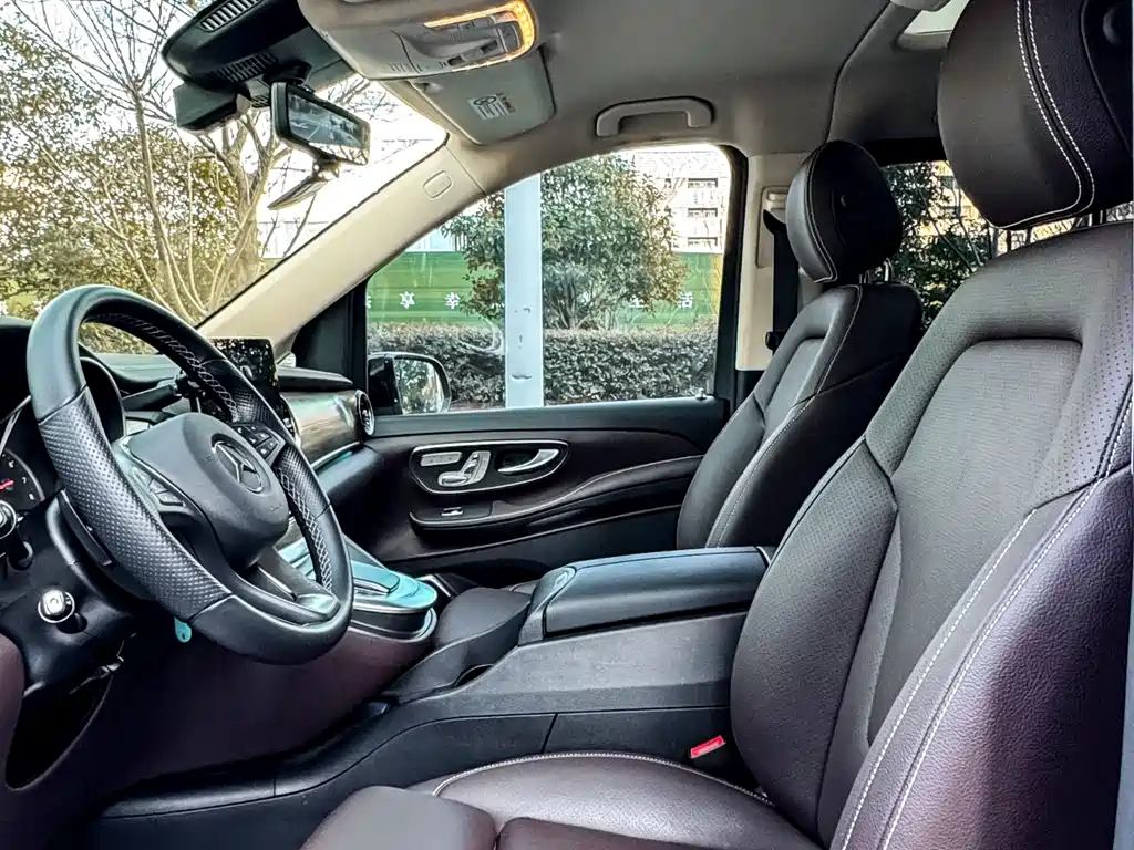 Mercedes-Benz V-Class 2022 V 260 L Long Wheelbase Premium Edition купить на сайте DeffCars