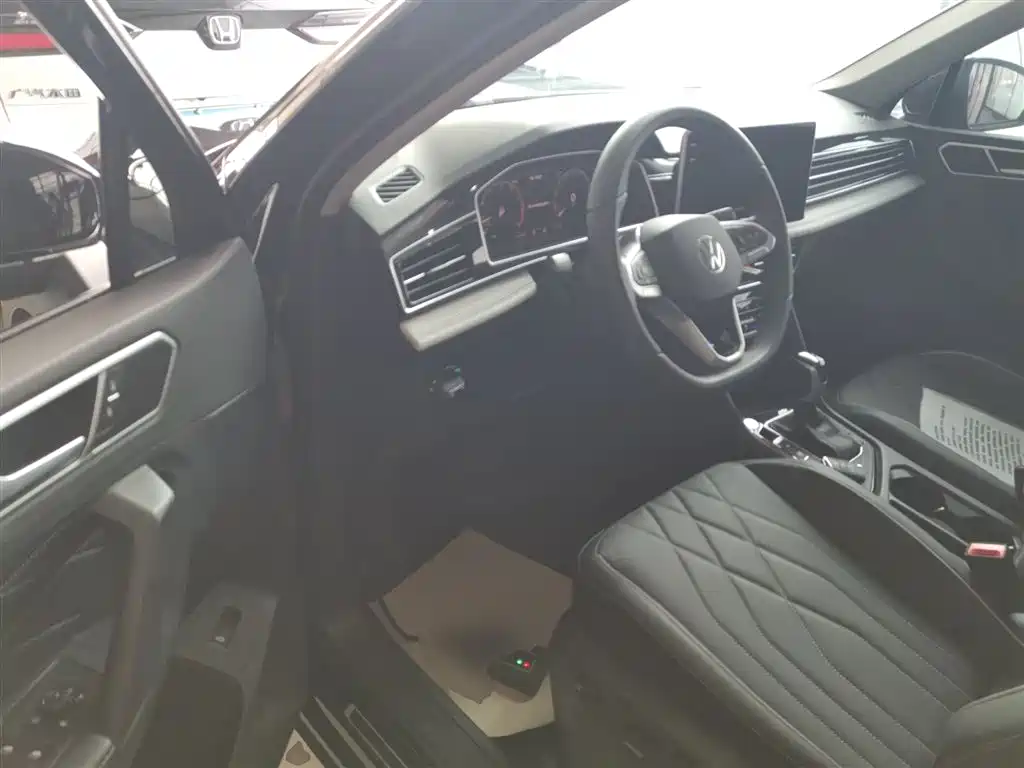 Tiguan L 2025 Outstanding Model 300TSI Automatic Two-wheel Drive Dragon Edition купить на сайте DeffCars