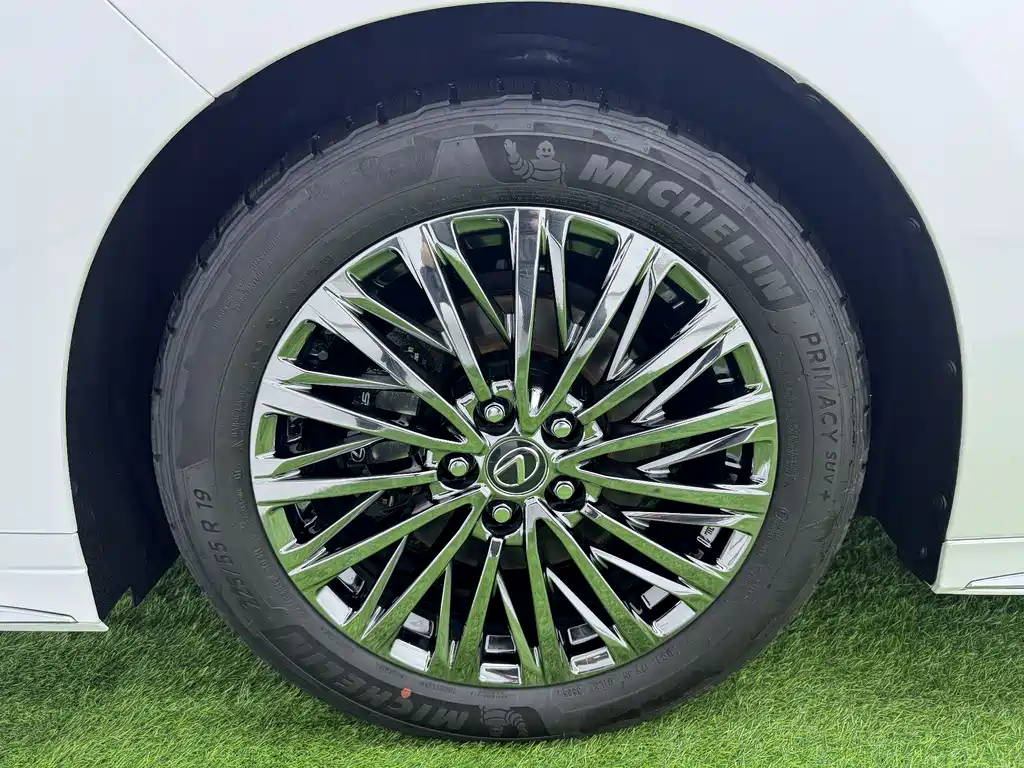 Lexus LM 2023 500h six-seater premium version купить на сайте DeffCars