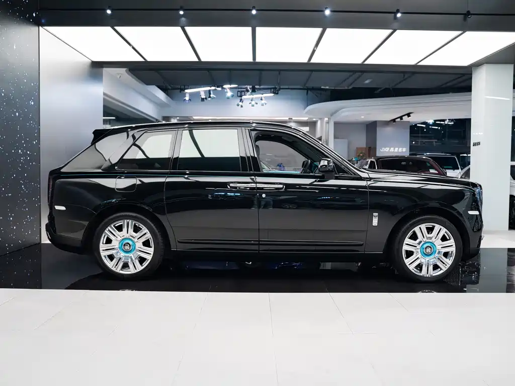 Cullinan 2018 five-seater version купить на сайте DeffCars