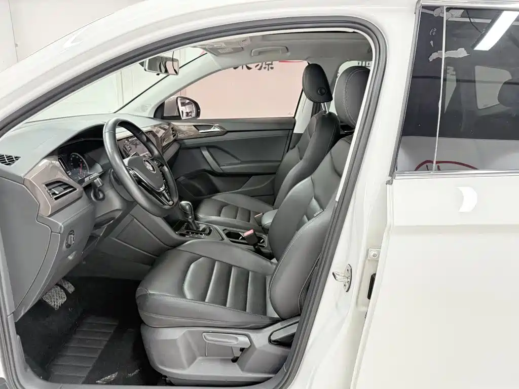 THARU 2020 330TSI four-wheel drive luxury version National VI купить на сайте DeffCars
