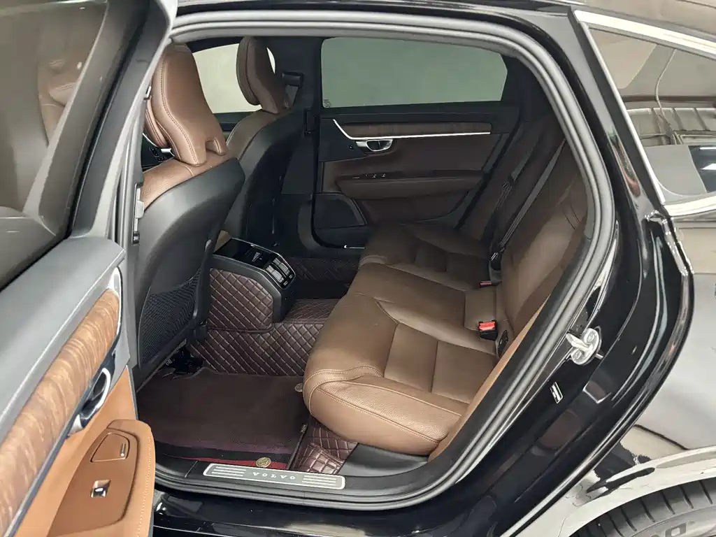 Volvo S90 2025 B5 Zhiyuan Luxury Edition купить на сайте DeffCars