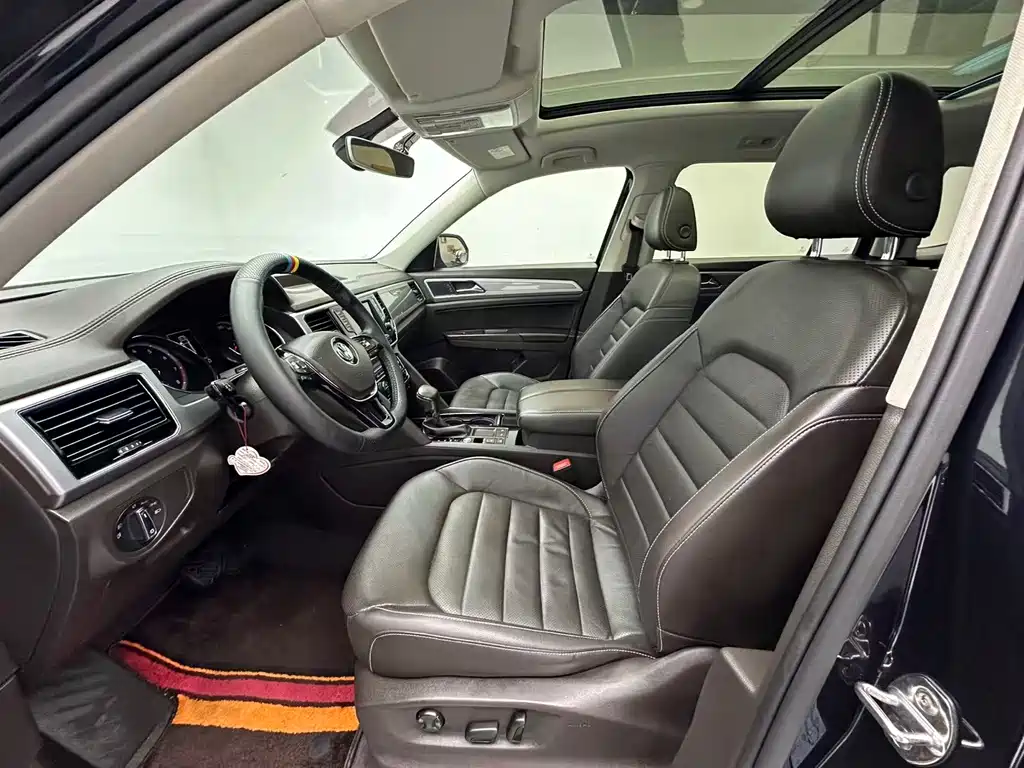 Touron 2017 330TSI two-wheel drive luxury version купить на сайте DeffCars