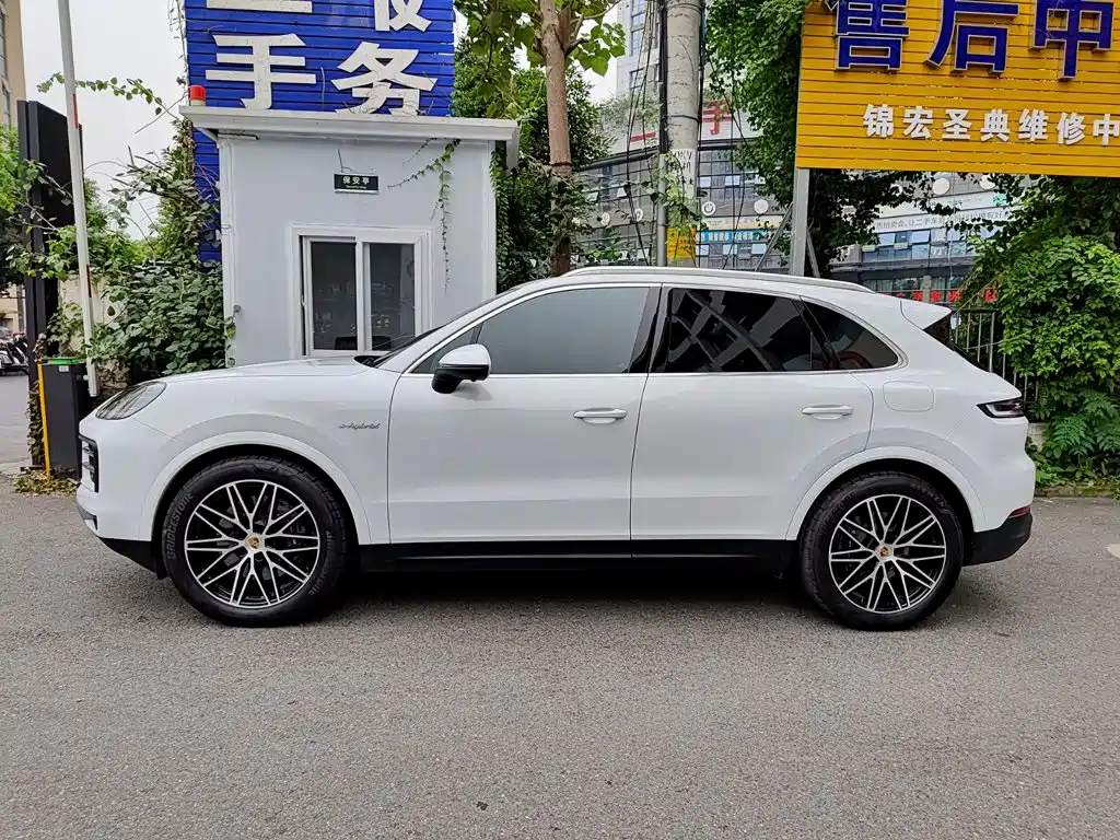 Cayenne New Energy 2024 Cayenne E-Hybrid 2.0T купить на сайте DeffCars